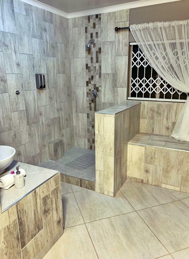 The Wilds Guest House Хлухлуве Екстериор снимка